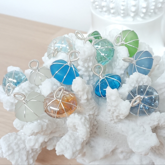 Jellyfish Necklace on 31" welded chain, plated copper - Picture 3 of 3